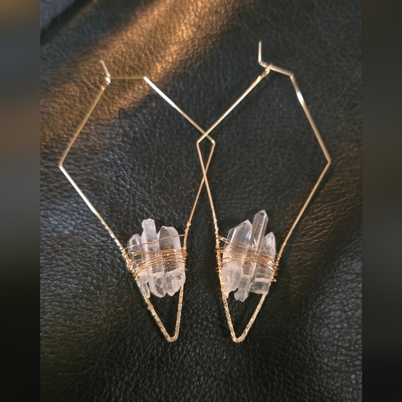 Quarts pillar hand hammered gold wire drop earrings approx. 3.5" lightweight - Picture 7 of 8